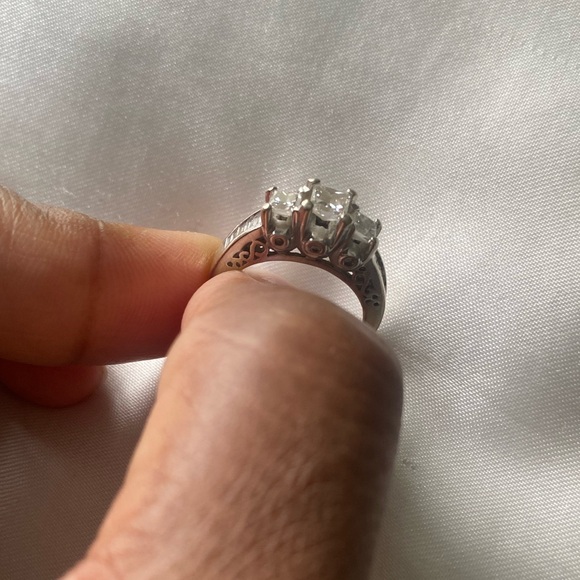 Princess-Cut Diamond Three-Stone Engagement Ring 1 ct tw 14K White Gold - Picture 2 of 4